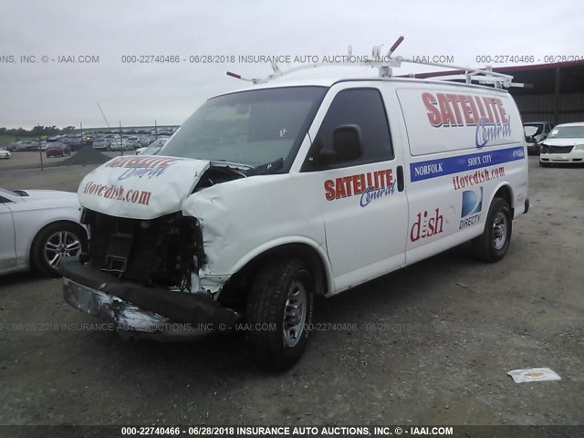 1GCZGFBA7A1119123 - 2010 CHEVROLET EXPRESS G2500  WHITE photo 2