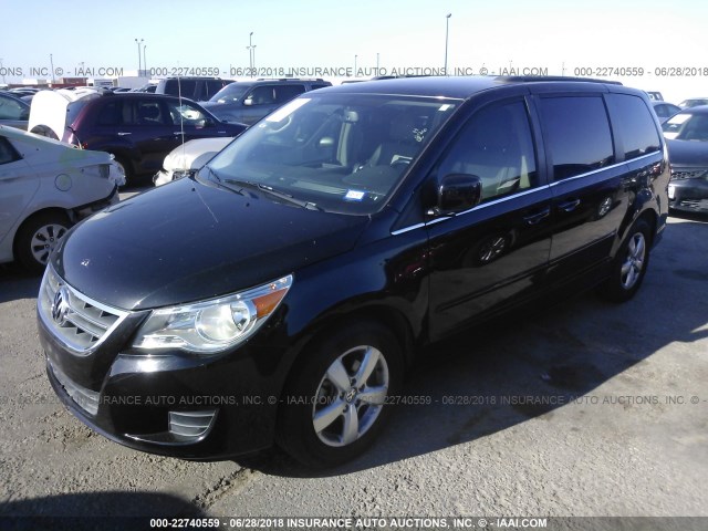 2V4RW3DG9BR803144 - 2011 VOLKSWAGEN ROUTAN SE BLACK photo 2