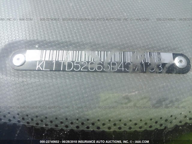 KL1TD52665B437133 - 2005 CHEVROLET AVEO LS TEAL photo 9