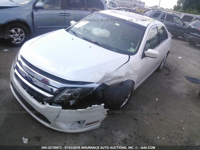 3FADP0L3XAR109947 - 2010 FORD FUSION HYBRID WHITE photo 2