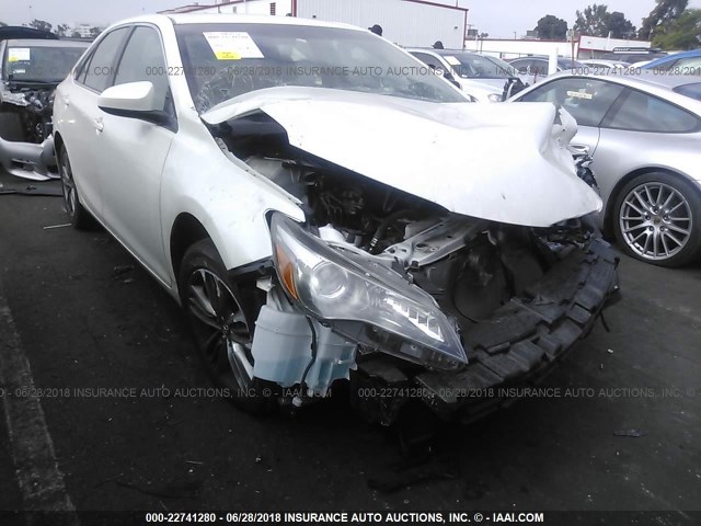 4T1BF1FK3HU276209 - 2017 TOYOTA CAMRY LE/XLE/SE/XSE WHITE photo 1