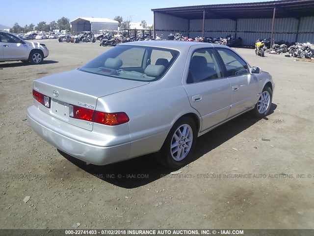 4T1BF28K1YU104568 - 2000 TOYOTA CAMRY LE/XLE SILVER photo 4