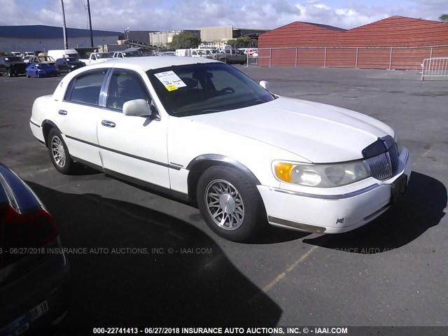 1LNHM81W3XY658895 - 1999 LINCOLN TOWN CAR EXECUTIVE WHITE photo 1