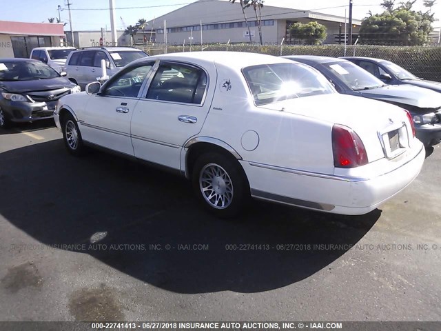 1LNHM81W3XY658895 - 1999 LINCOLN TOWN CAR EXECUTIVE WHITE photo 3