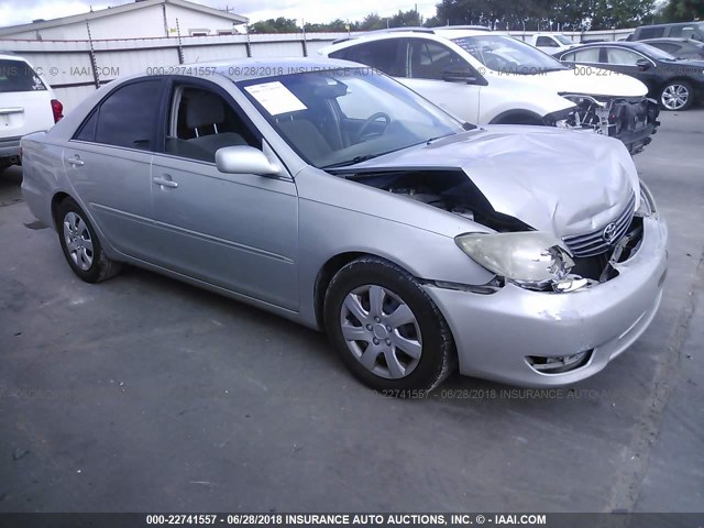4T1BE32K15U054705 - 2005 TOYOTA CAMRY LE/XLE/SE 银色 照片 1