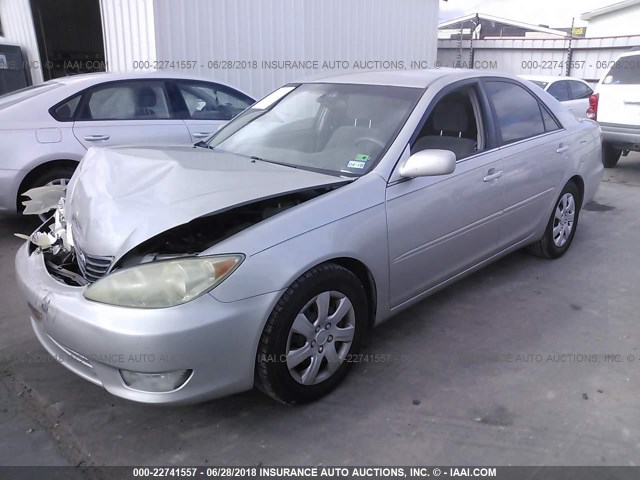 4T1BE32K15U054705 - 2005 TOYOTA CAMRY LE/XLE/SE 银色 照片 2