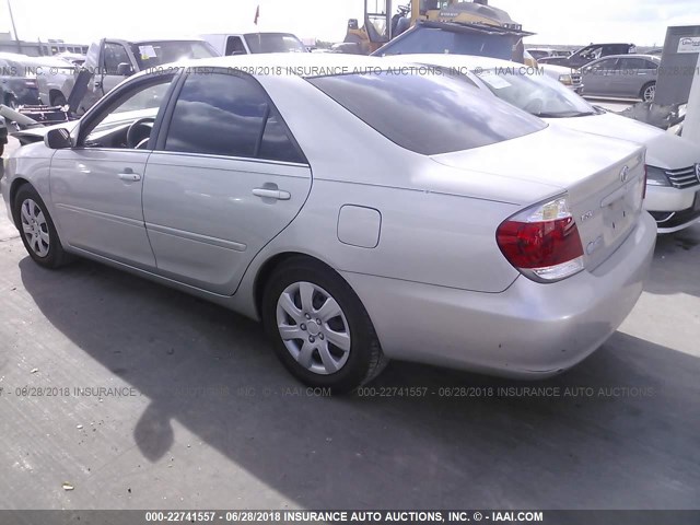 4T1BE32K15U054705 - 2005 TOYOTA CAMRY LE/XLE/SE 银色 照片 3