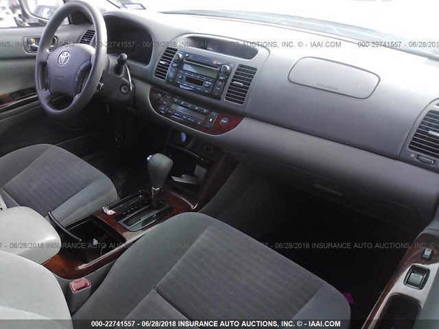 4T1BE32K15U054705 - 2005 TOYOTA CAMRY LE/XLE/SE 银色 照片 5