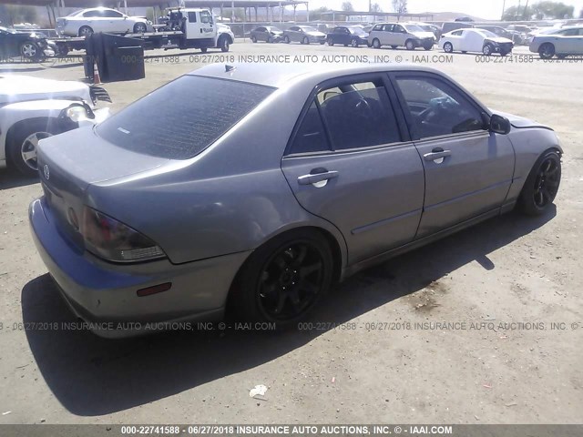 JTHBD192020057680 - 2002 LEXUS IS 300 GRAY photo 4