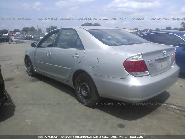 4T1BE32K46U724345 - 2006 TOYOTA CAMRY LE/XLE/SE ვერცხლისფერი ფოტო 3