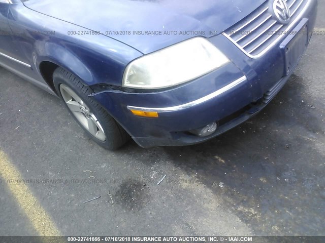WVWRH63BX4P242579 - 2004 VOLKSWAGEN PASSAT GLX 蓝色 照片 6