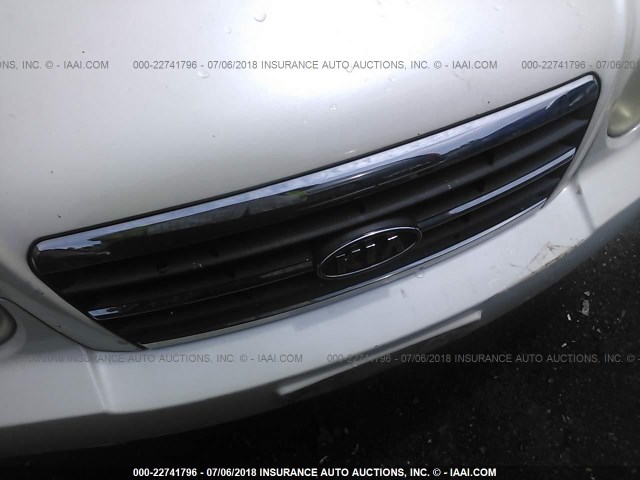 KNAGD128045304138 - 2004 KIA OPTIMA LX/EX WHITE photo 10