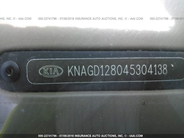 KNAGD128045304138 - 2004 KIA OPTIMA LX/EX WHITE photo 9