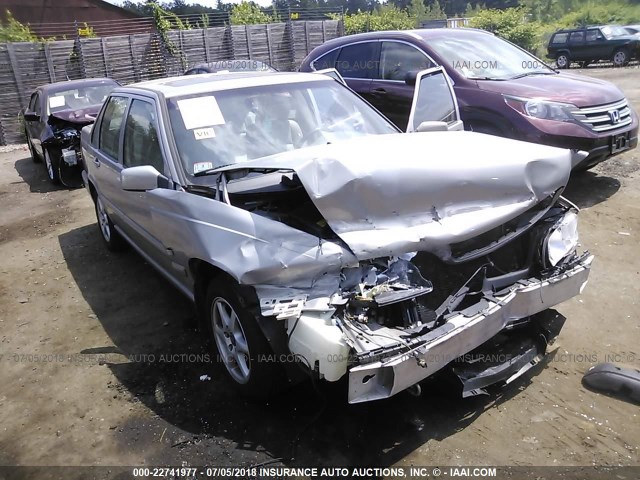 YV1LS55A4X1599098 - 1999 VOLVO S70 SILVER photo 1