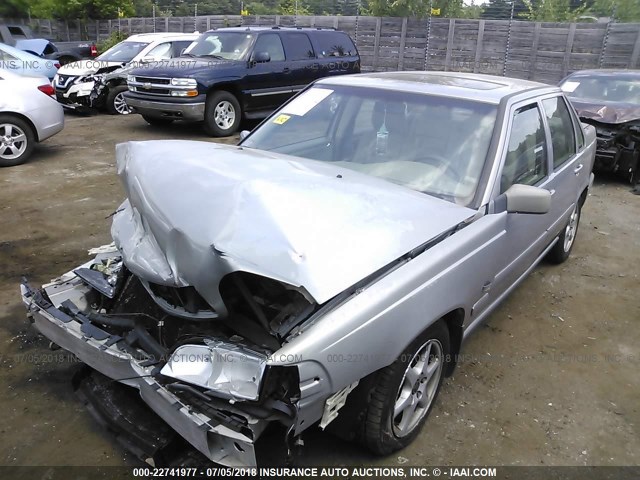 YV1LS55A4X1599098 - 1999 VOLVO S70 SILVER photo 2