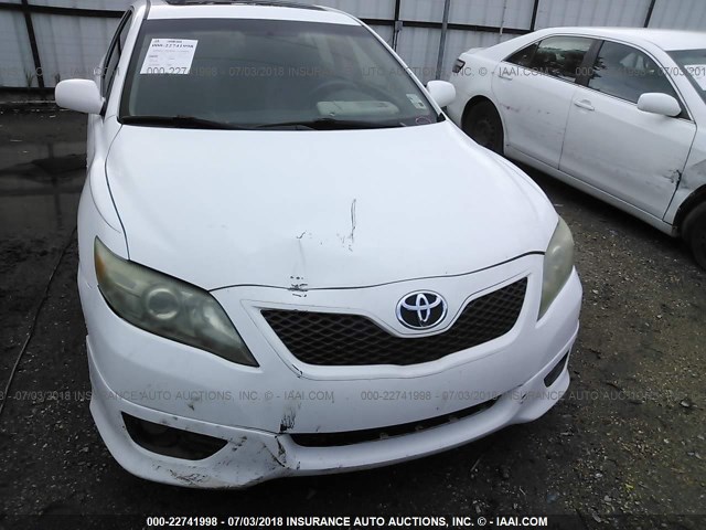4T1BF3EK4BU650685 - 2011 TOYOTA CAMRY SE/LE/XLE თეთრი ფოტო 6