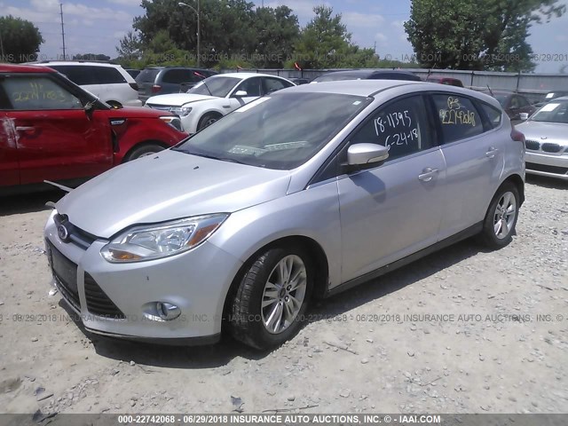 1FAHP3M25CL437805 - 2012 FORD FOCUS SEL SILVER photo 2