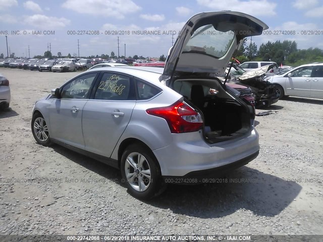 1FAHP3M25CL437805 - 2012 FORD FOCUS SEL SILVER photo 3