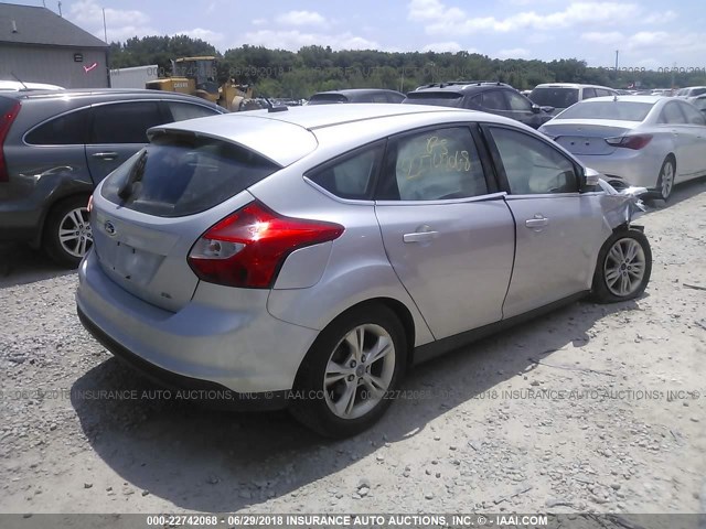 1FAHP3M25CL437805 - 2012 FORD FOCUS SEL SILVER photo 4