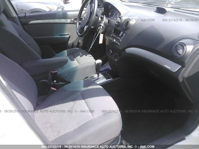 KL1TD5DE9BB135836 - 2011 CHEVROLET AVEO LS/LT 白色 照片 5