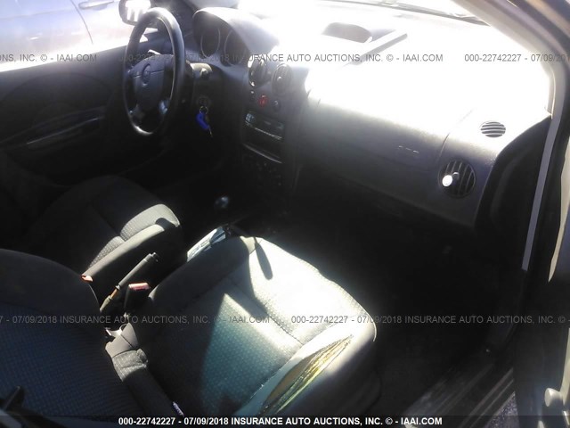 KL1TD56616B680666 - 2006 CHEVROLET AVEO LS BLACK photo 5