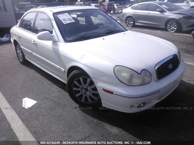 KMHWF35H22A566789 - 2002 HYUNDAI SONATA GLS/LX WHITE photo 1