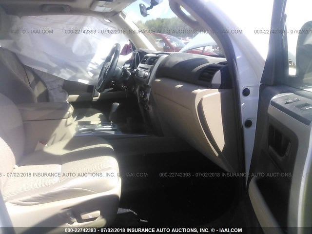 JTEBU5JR8C5109297 - 2012 TOYOTA 4RUNNER SR5/LIMITED/TRAIL WHITE photo 5