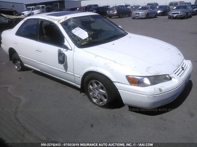 JT2BF22K5V0051205 - 1997 TOYOTA CAMRY LE/XLE WHITE photo 1