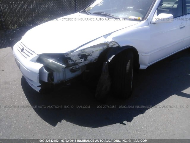 JT2BF22K5V0051205 - 1997 TOYOTA CAMRY LE/XLE 白色 照片 6