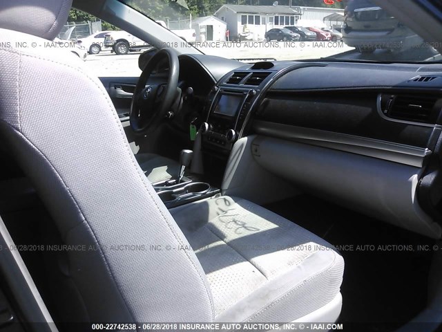 4T1BF1FK5CU038225 - 2012 TOYOTA CAMRY SE/LE/XLE BLACK photo 5