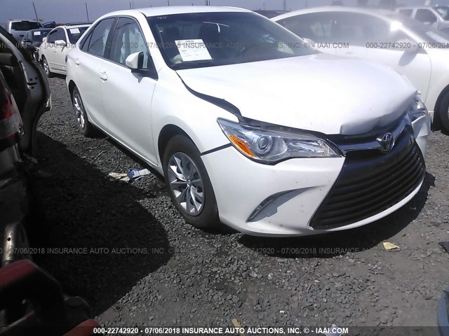 4T1BF1FK2GU533312 - 2016 TOYOTA CAMRY LE/XLE/SE/XSE 白色 照片 1