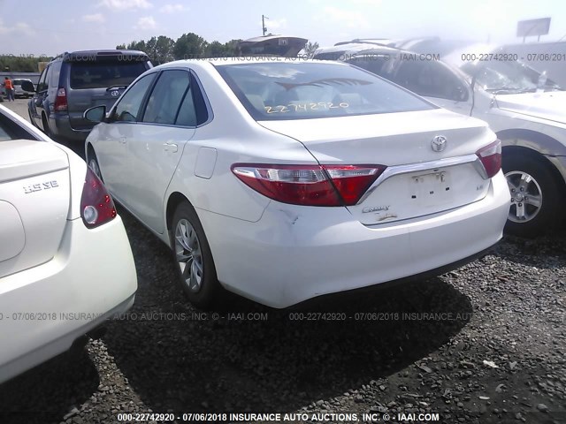 4T1BF1FK2GU533312 - 2016 TOYOTA CAMRY LE/XLE/SE/XSE 白色 照片 3