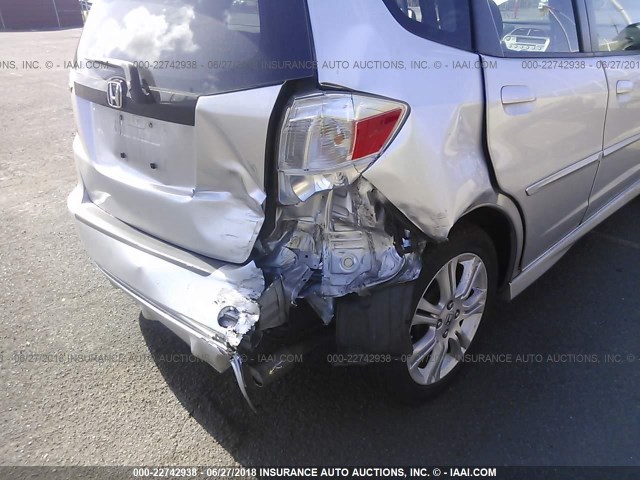 JHMGE8H52BS007049 - 2011 HONDA FIT SPORT 银色 照片 6