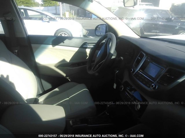 KM8J3CA41HU352793 - 2017 HYUNDAI TUCSON LIMITED/SPORT AND ECO/SE WHITE photo 5