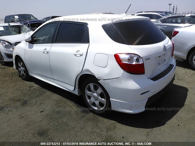2T1KU4EE8AC299074 - 2010 TOYOTA COROLLA MATRIX  WHITE photo 3