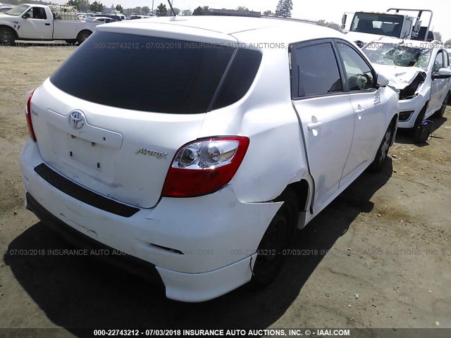 2T1KU4EE8AC299074 - 2010 TOYOTA COROLLA MATRIX  WHITE photo 4