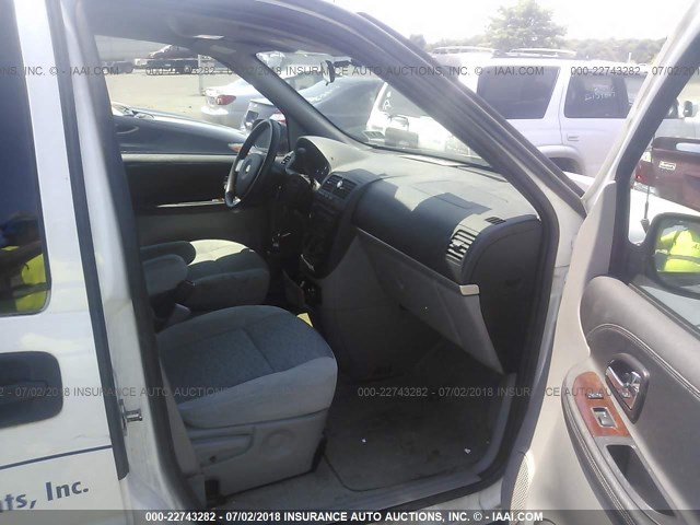 1GNDV23WX8D174636 - 2008 CHEVROLET UPLANDER LS WHITE photo 5