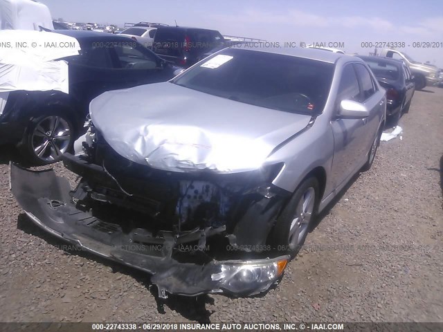 4T1BF1FK9EU310682 - 2014 TOYOTA CAMRY L/SE/LE/XLE 银色 照片 2