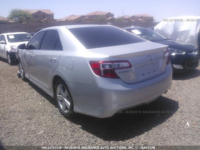 4T1BF1FK9EU310682 - 2014 TOYOTA CAMRY L/SE/LE/XLE 银色 照片 3
