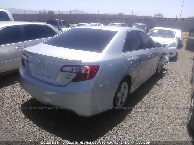 4T1BF1FK9EU310682 - 2014 TOYOTA CAMRY L/SE/LE/XLE 银色 照片 4