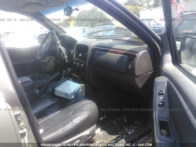 1J4GW48N1YC260688 - 2000 JEEP GRAND CHEROKEE LAREDO Արծաթագույն լուսանկար 5