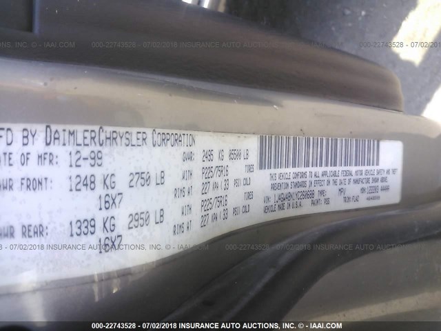 1J4GW48N1YC260688 - 2000 JEEP GRAND CHEROKEE LAREDO Արծաթագույն լուսանկար 9