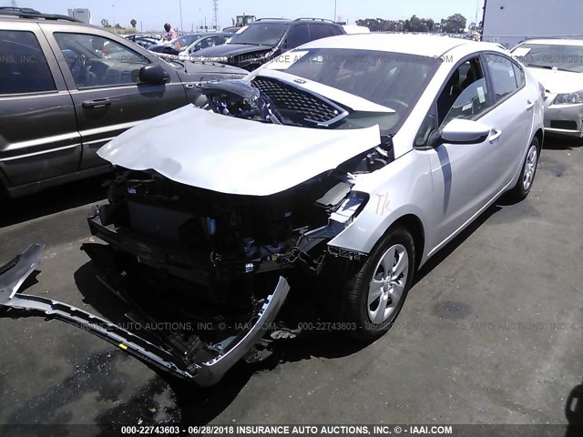 3KPFL4A78JE198372 - 2018 KIA FORTE LX/S SILVER photo 2