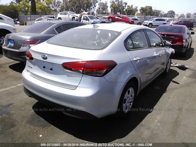 3KPFL4A78JE198372 - 2018 KIA FORTE LX/S SILVER photo 4