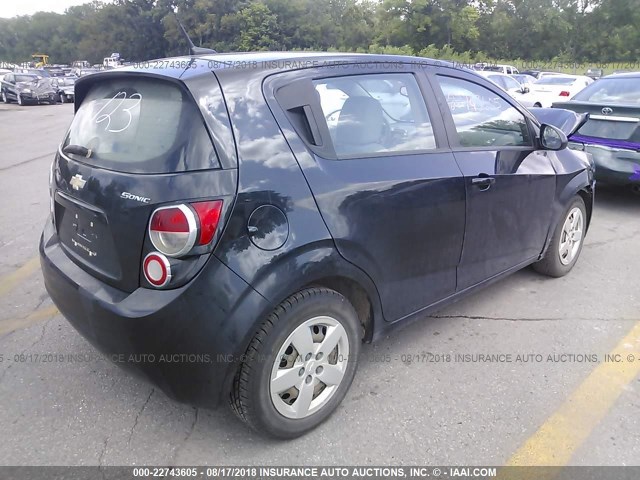 1G1JA6SH6D4243228 - 2013 CHEVROLET SONIC LS 黑色 照片 4