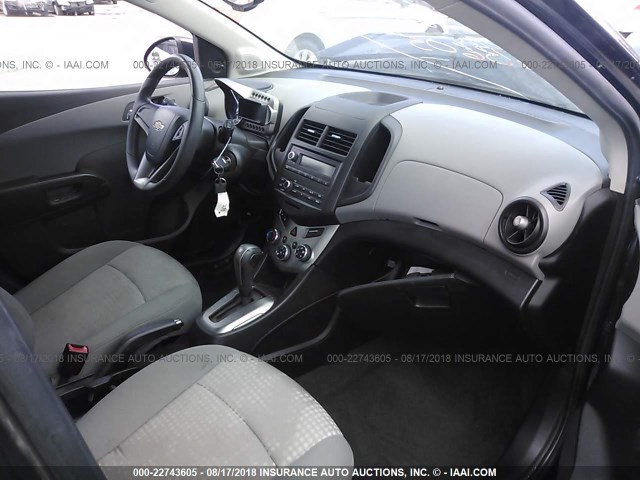 1G1JA6SH6D4243228 - 2013 CHEVROLET SONIC LS 黑色 照片 5