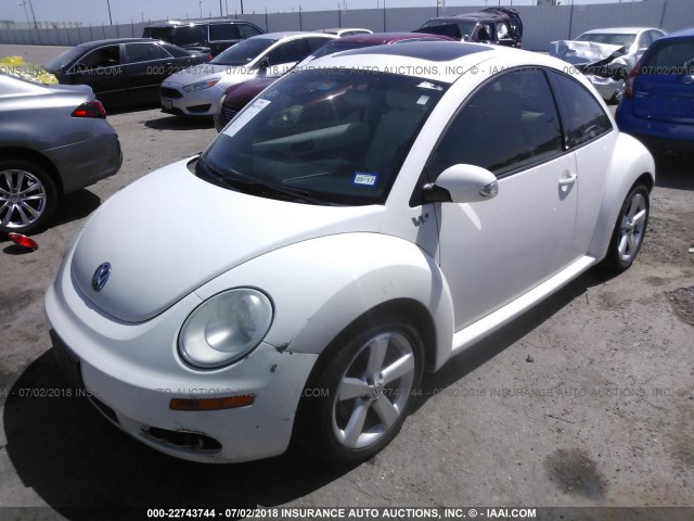 3VWFW31C08M520210 - 2008 VOLKSWAGEN NEW BEETLE TRIPLE WHITE WHITE photo 2