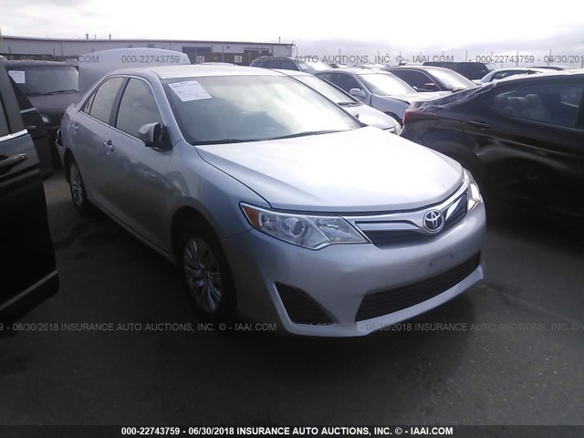 4T4BF1FK0ER419134 - 2014 TOYOTA CAMRY L/SE/LE/XLE SILVER photo 1