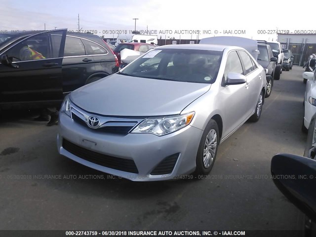 4T4BF1FK0ER419134 - 2014 TOYOTA CAMRY L/SE/LE/XLE SILVER photo 2