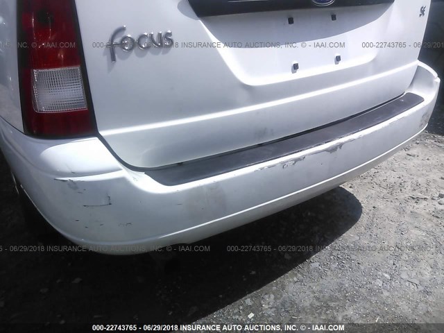 1FAFP36P6YW394226 - 2000 FORD FOCUS SE/SE COMFORT WHITE photo 6